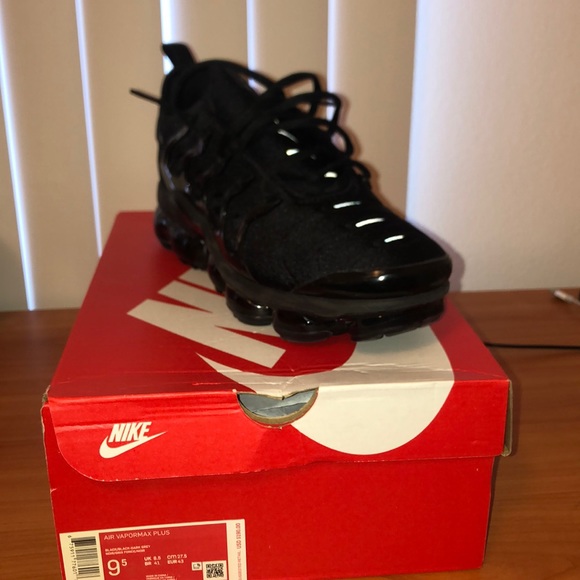 Air Vapormax Plus All Black - Picture 1 of 4